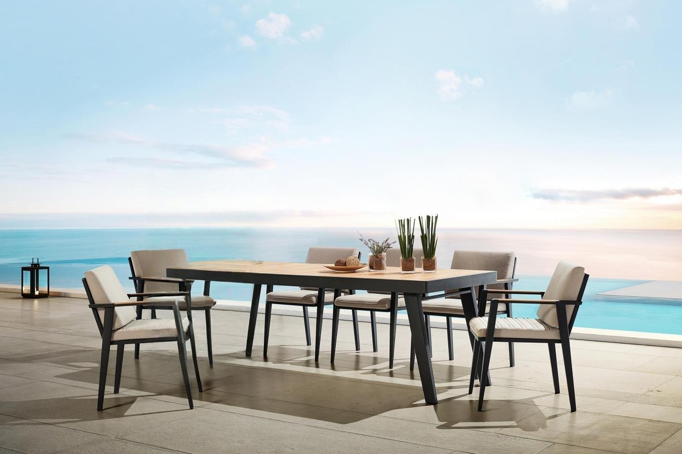 Emoti Dining Set